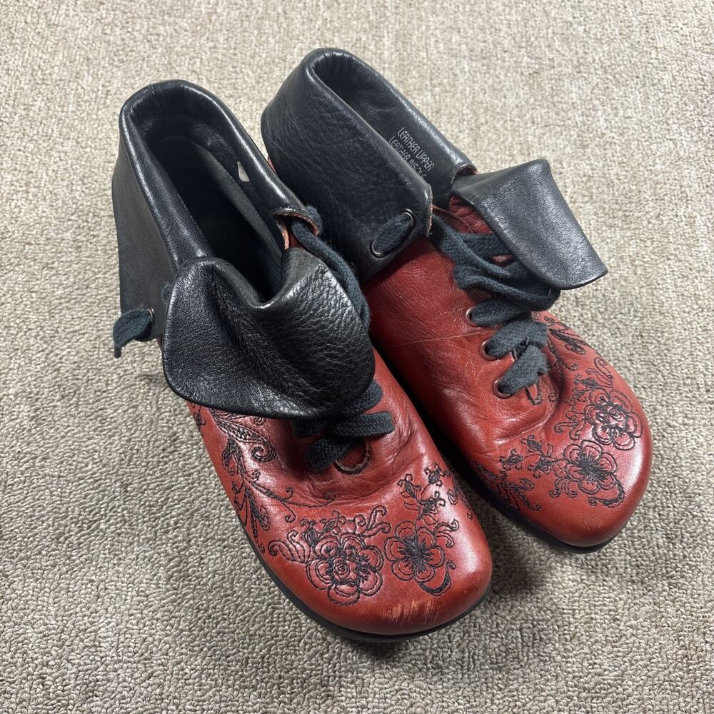Earth Women’s 7B Red Leather Floral Lace Up Ankle Shoes Black Cuff